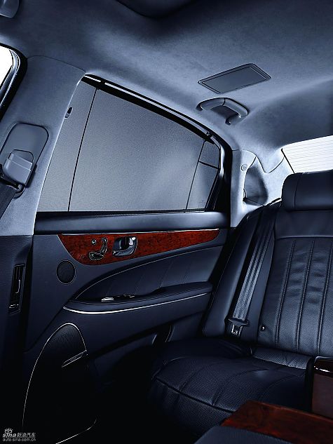 新雅科仕--电动后座窗帘