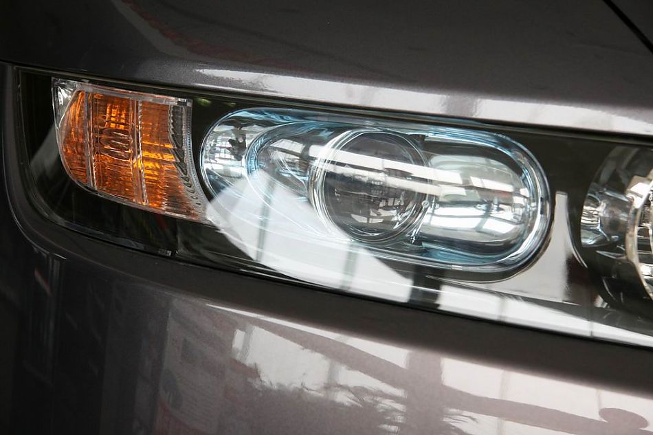 广州本田新奥德赛前大灯
