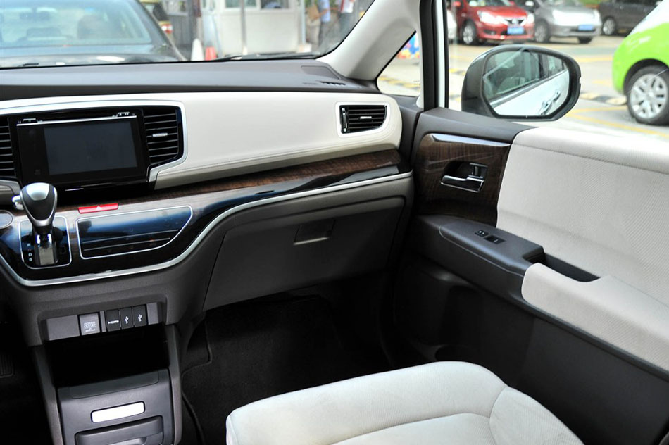 2015款 2.4L 舒适版 内饰