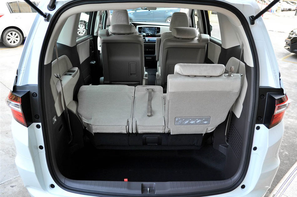 2015款 2.4L 舒适版 座椅空间