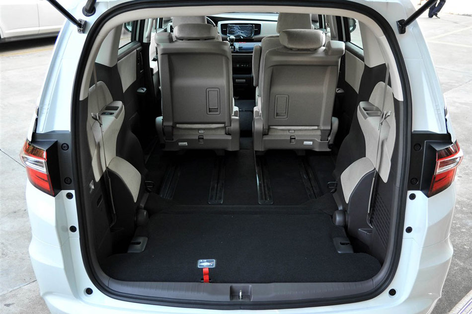 2015款 2.4L 舒适版 座椅空间