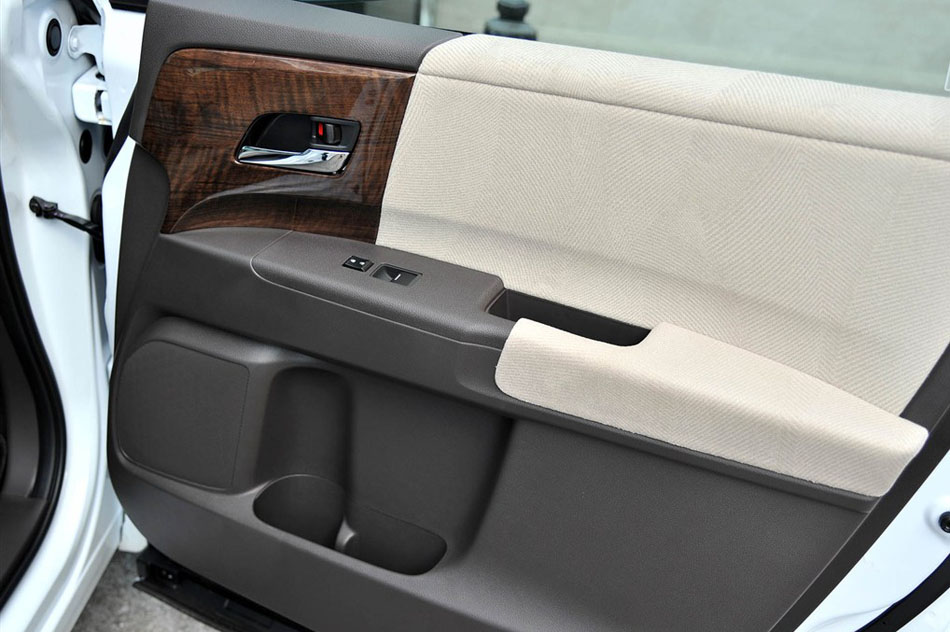 2015款 2.4L 舒适版 座椅空间