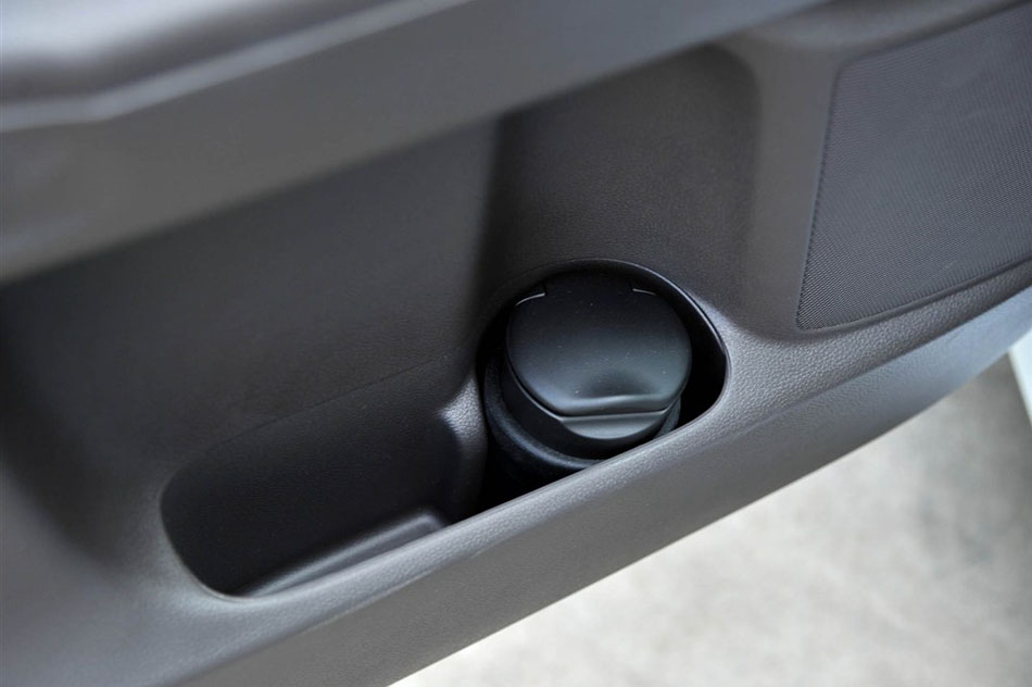 2015款 2.4L 舒适版 座椅空间