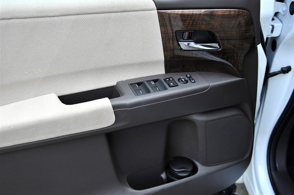 2015款 2.4L 舒适版 座椅空间