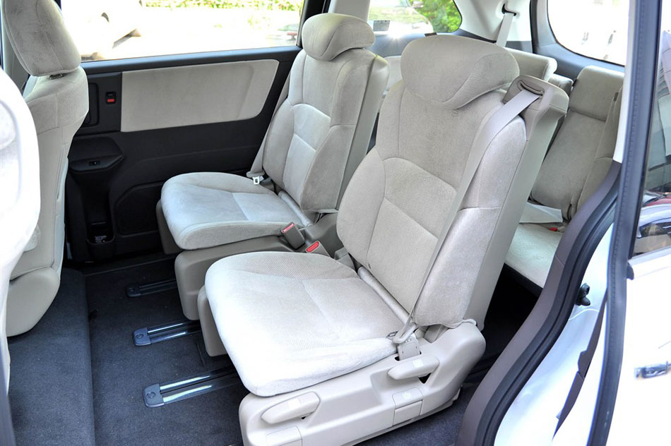 2015款 2.4L 舒适版 座椅空间