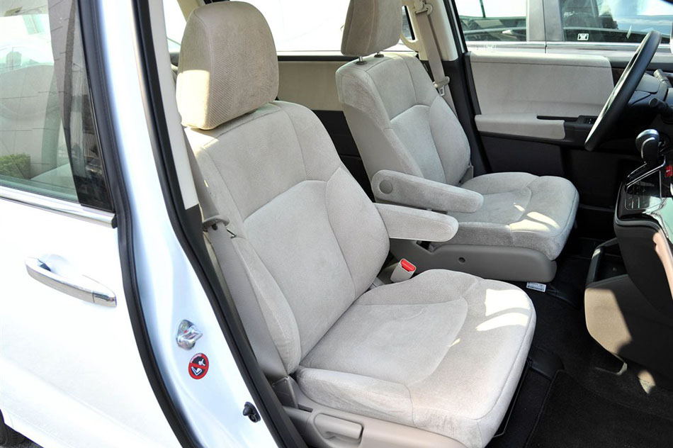 2015款 2.4L 舒适版 座椅空间