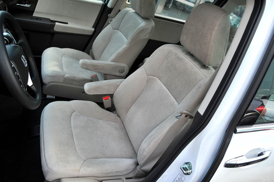 2015款 2.4L 舒适版 座椅空间