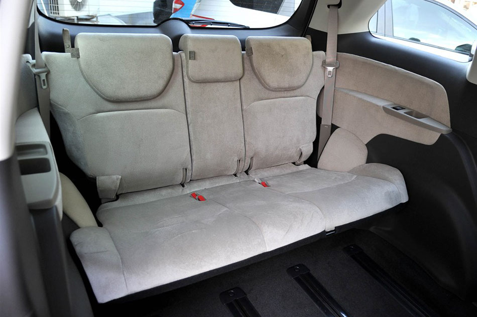 2015款 2.4L 舒适版 座椅空间