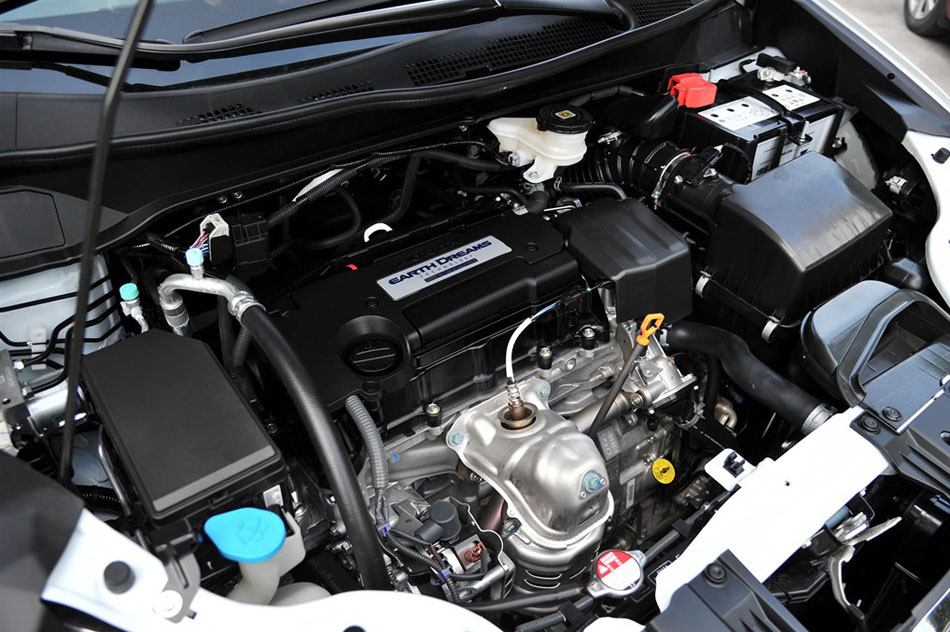 2015款 2.4L 舒适版 引擎底盘