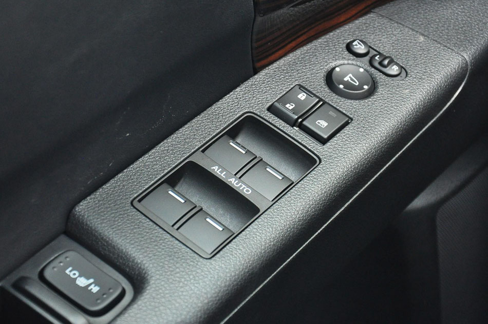 2018款 2.4L 至尊版 座椅空间