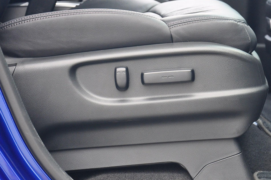 2018款 2.4L 至尊版 座椅空间