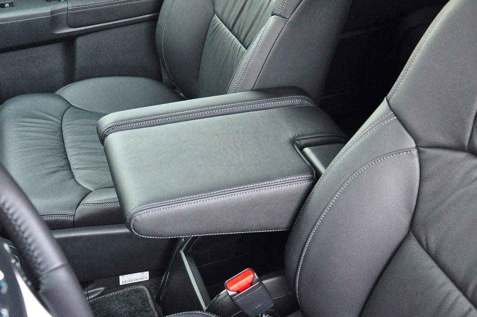 2018款 2.4L 至尊版 座椅空间