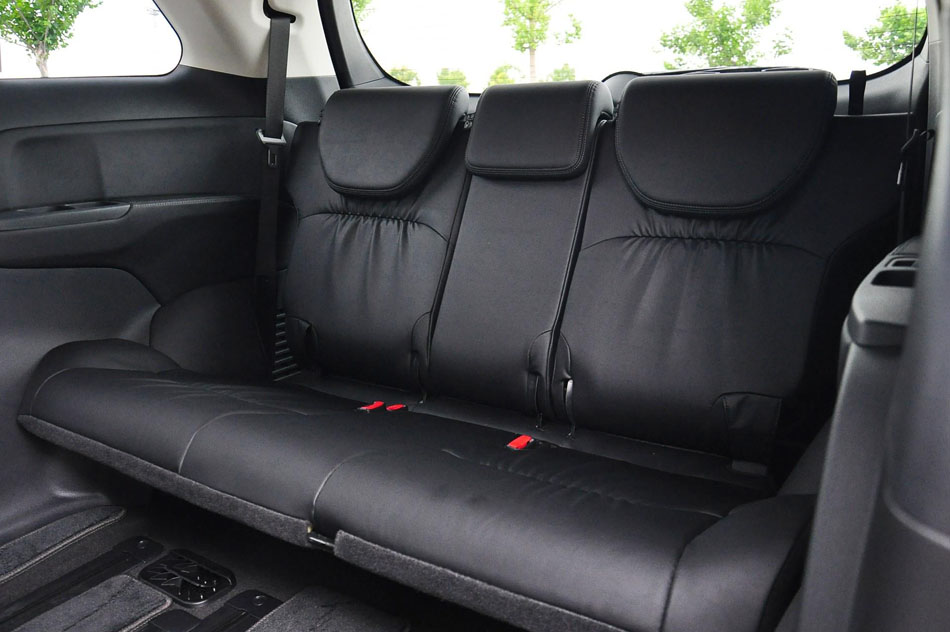 2018款 2.4L 至尊版 座椅空间