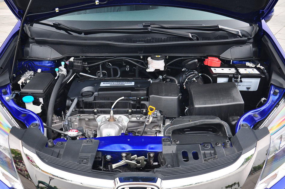 2018款 2.4L 至尊版 引擎底盘