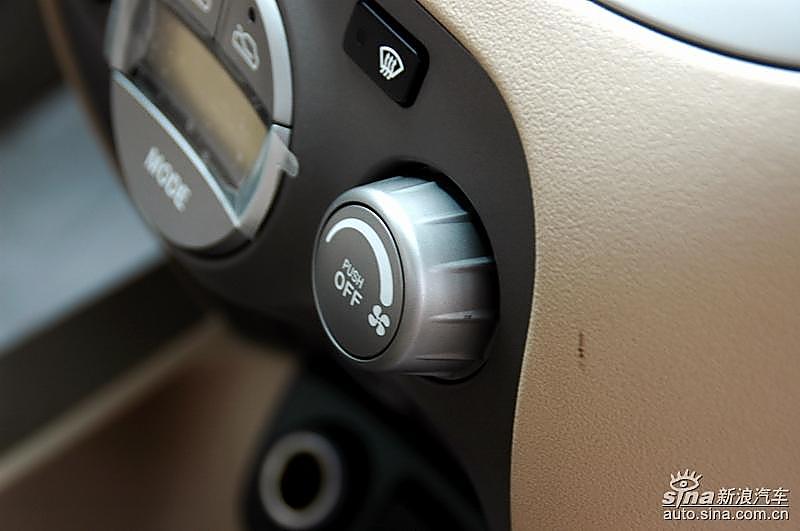 Rio高配置版自动空调旋钮