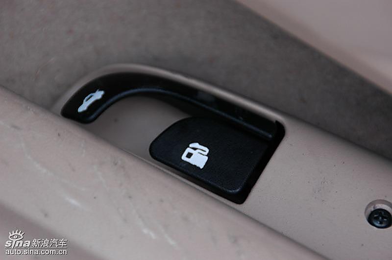 Rio油箱和后备箱开关