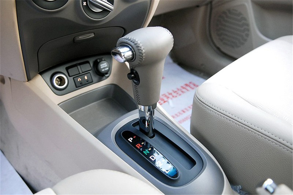 RIO锐欧 07款 1.6L MT GLS 内饰