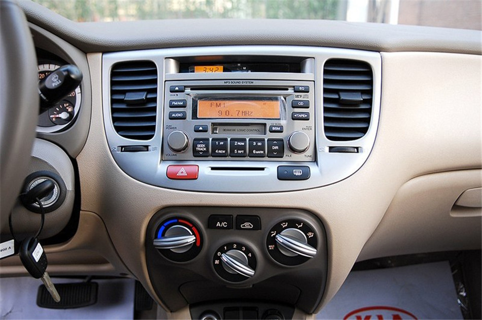 RIO锐欧 07款 1.6L MT GLS 内饰