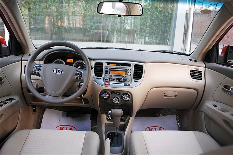 RIO锐欧 07款 1.6L MT GLS 内饰