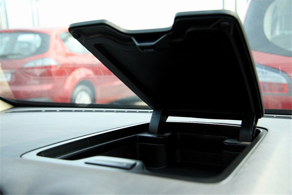 08款 2.3L时尚型五座 座椅空间