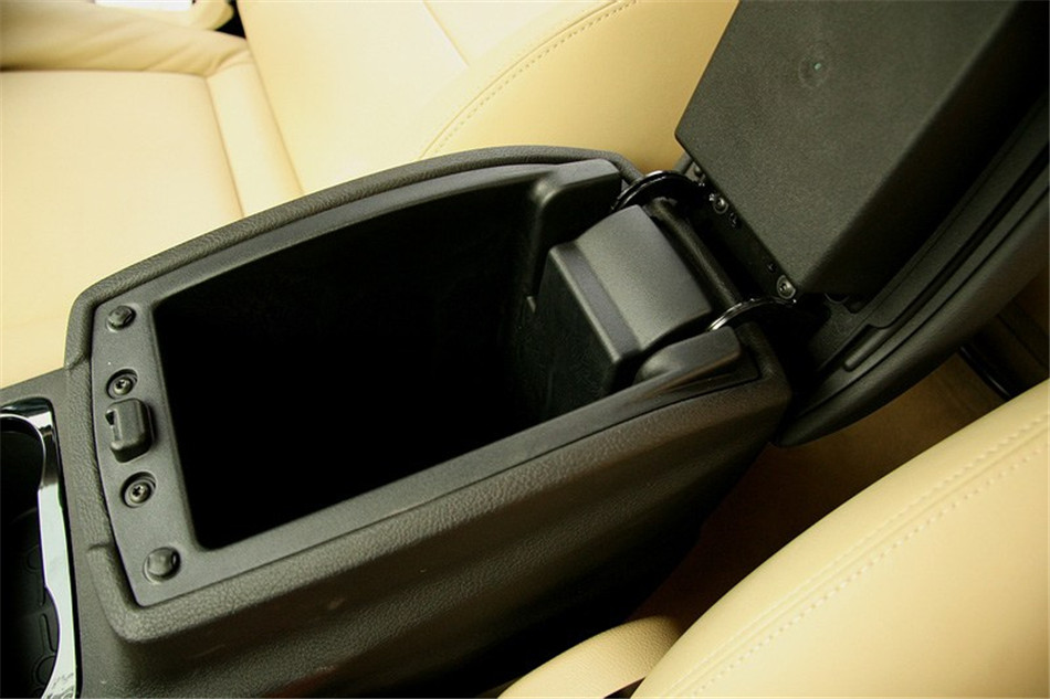 08款 2.3L时尚型五座 座椅空间