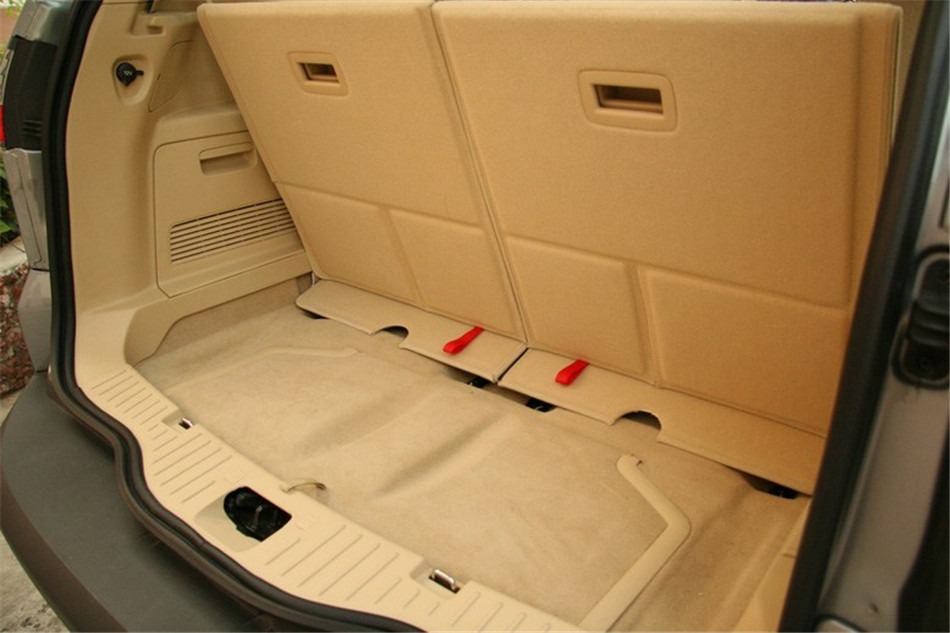 08款 2.3L时尚型五座 座椅空间