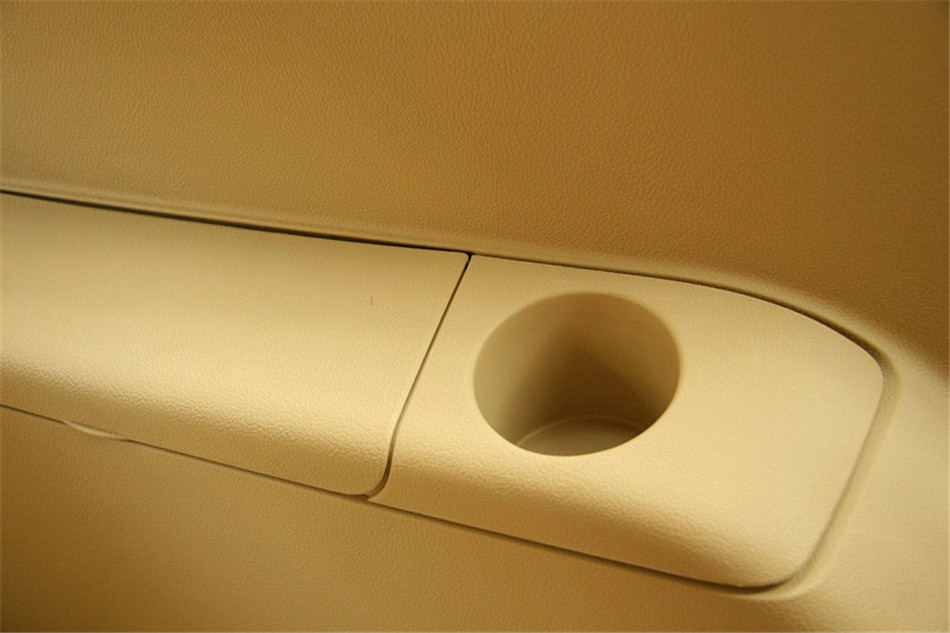 08款 2.3L时尚型五座 座椅空间