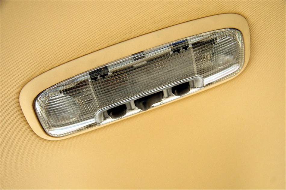 08款 2.3L时尚型五座 座椅空间