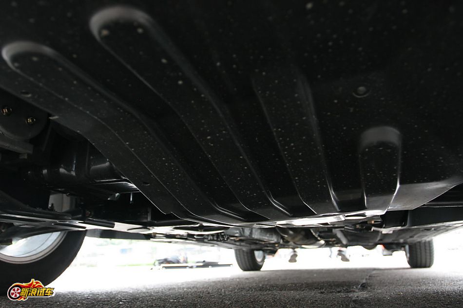 景逸1.5XL底盘与悬挂