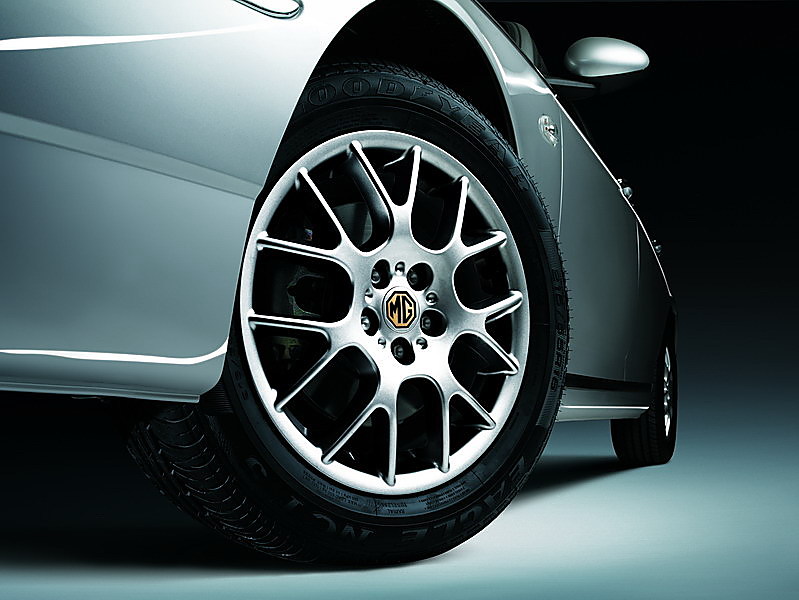 名爵MG7自动档外观