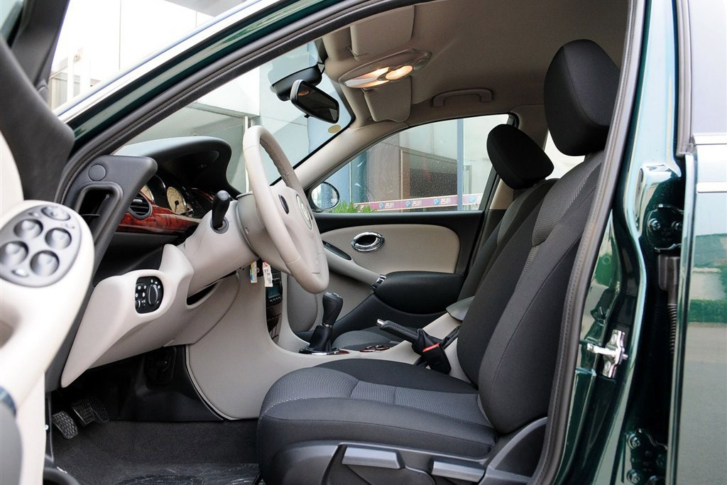 MG7 2010款 1.8T MT 舒适版 空间