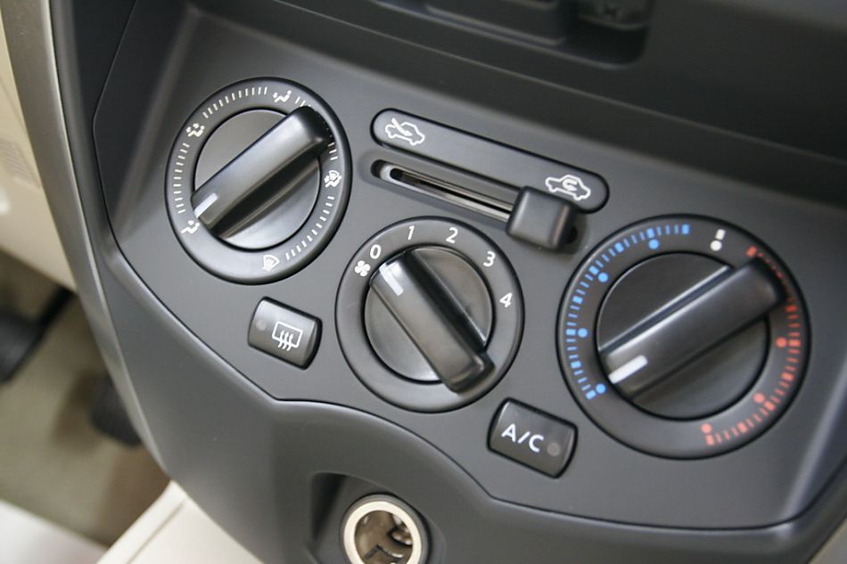 东风日产骊威中控台