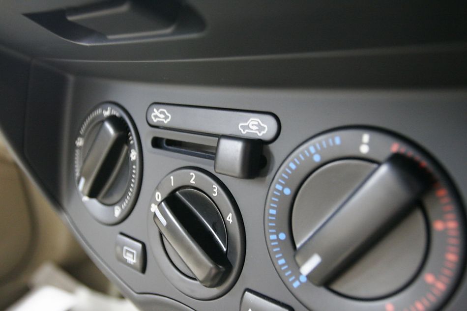 东风日产骊威中控台