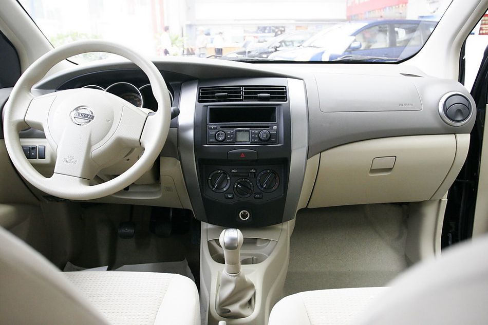 东风日产骊威内饰