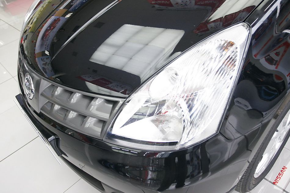 东风日产骊威前大灯