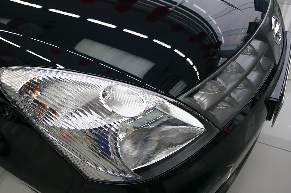 东风日产骊威前大灯