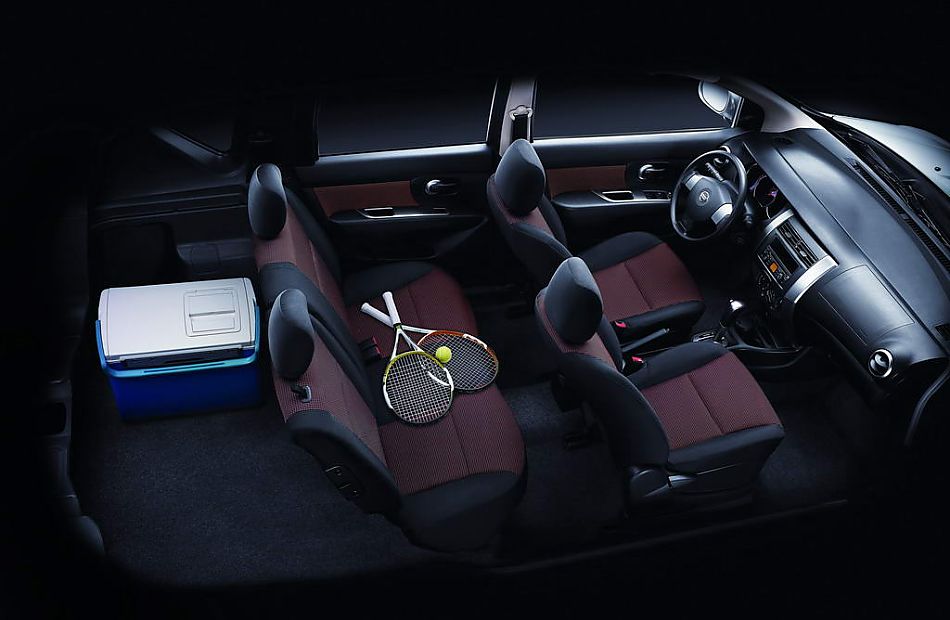 骊威劲锐版内饰