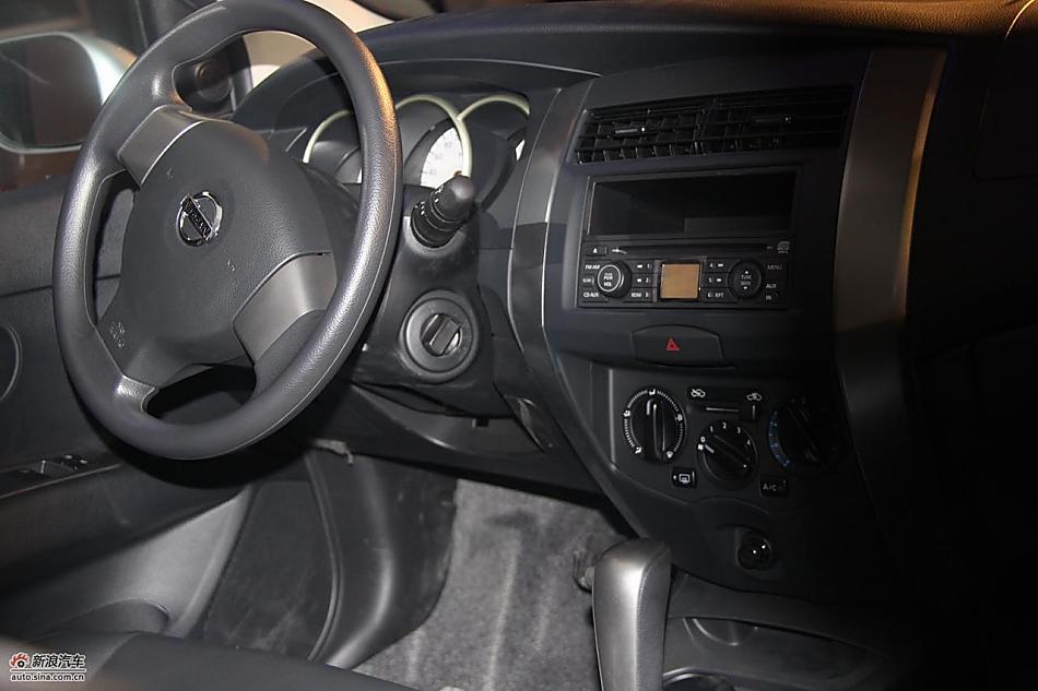 2010款骊威劲锐版内饰