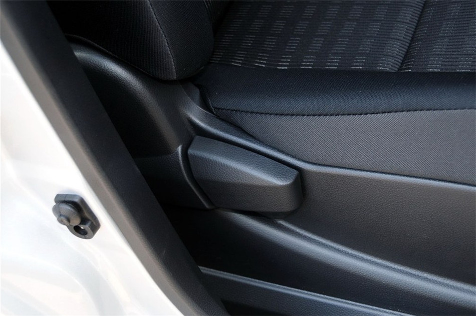 2013款 劲锐版 1.6XL CVT 舒适版 座椅空间