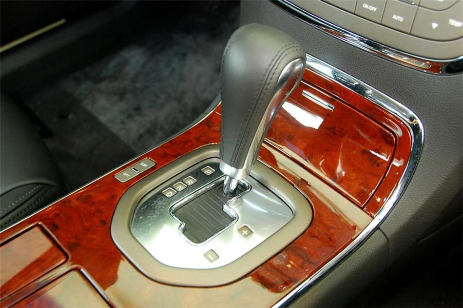 2011款 3.0L AT 博鳌论坛纪念版 内饰