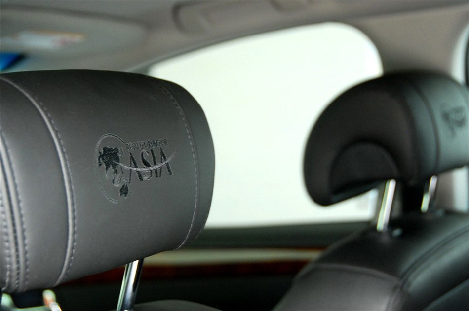 2011款 3.0L AT 博鳌论坛纪念版 座椅空间