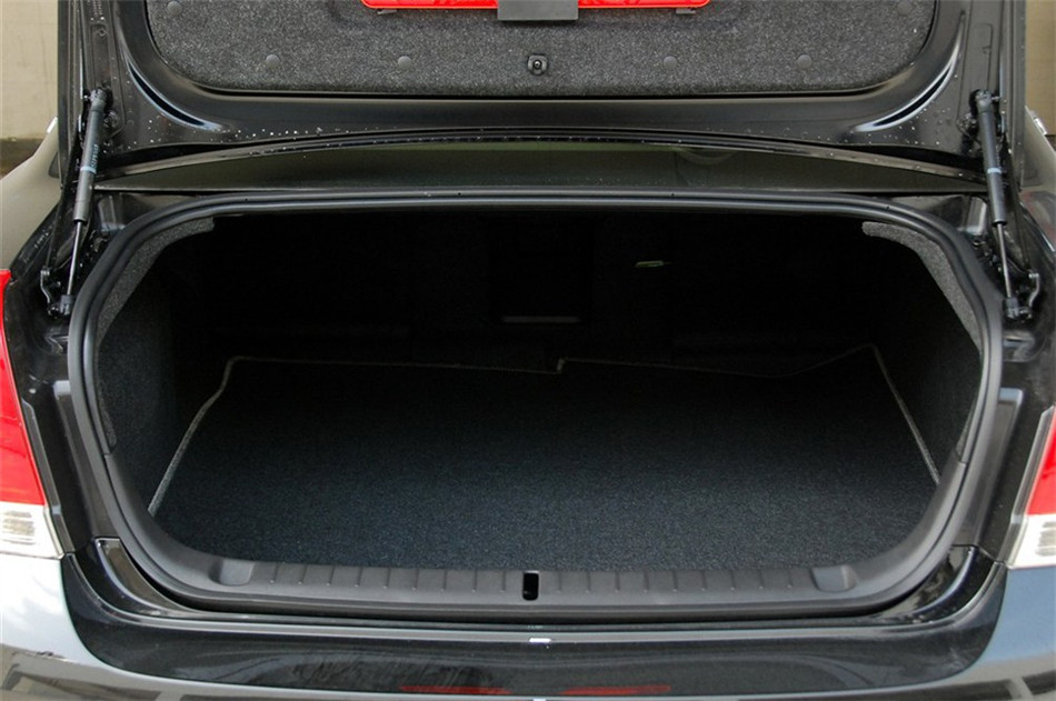 2011款 3.0L AT 博鳌论坛纪念版 座椅空间