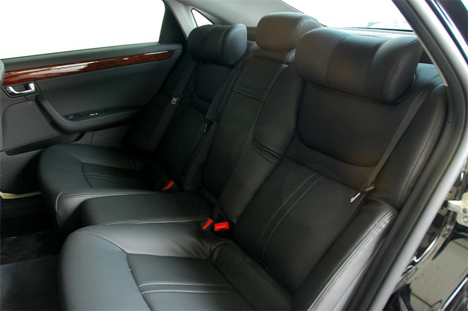 2011款 3.0L AT 博鳌论坛纪念版 座椅空间