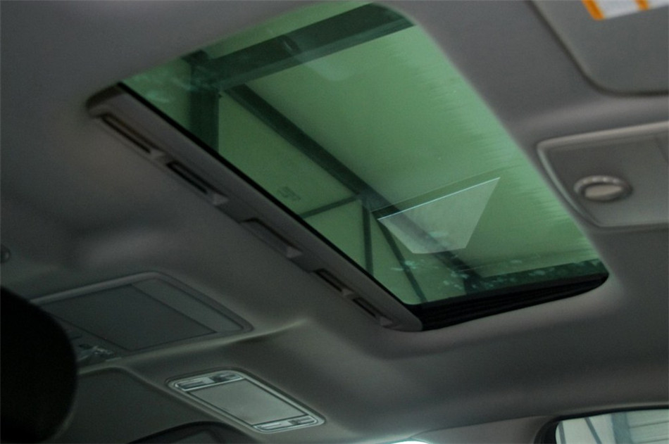 2011款 3.0L AT 博鳌论坛纪念版 座椅空间