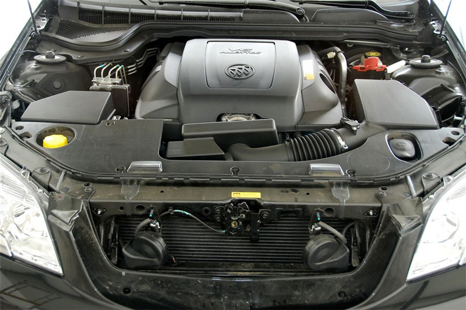 2011款 3.0L AT 博鳌论坛纪念版 引擎底盘