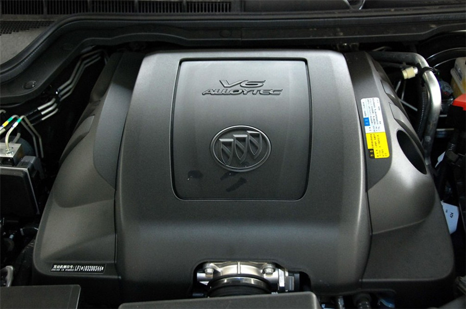 2011款 3.0L AT 博鳌论坛纪念版 引擎底盘