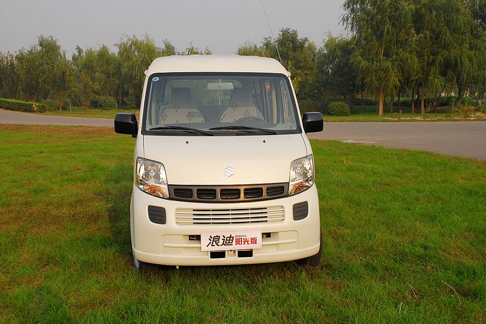 昌河铃木浪迪阳光版外观