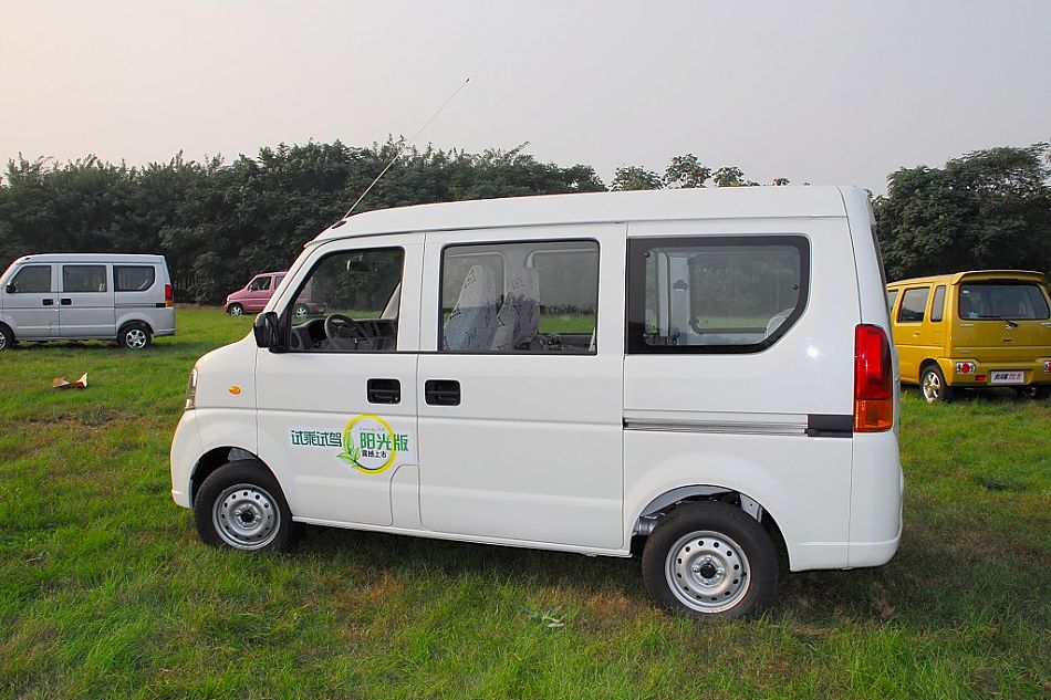 昌河铃木浪迪阳光版外观