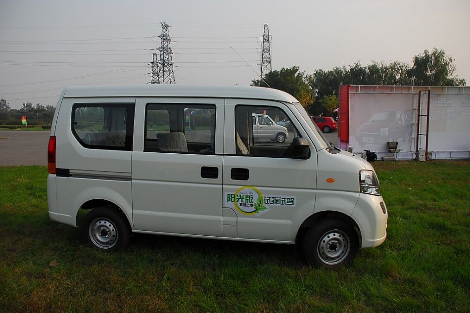 昌河铃木浪迪阳光版外观