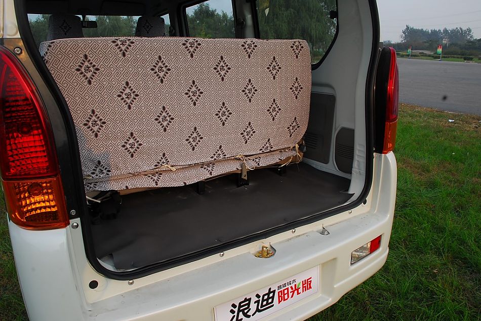 昌河铃木浪迪阳光版内饰